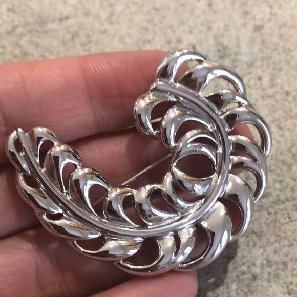 Monet silver pin - Picture 2 of 5